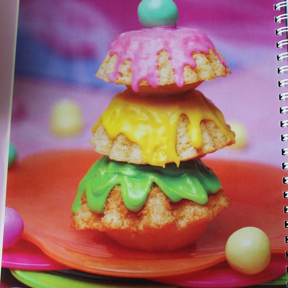 DK Cookbook for Girls - Picture 2 of 4